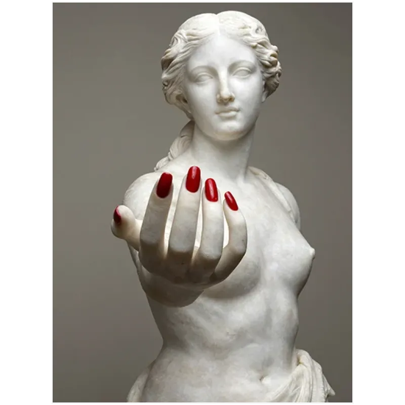 Κλασικό Άγαλμα με Κόκκινα Νύχια Pop Art