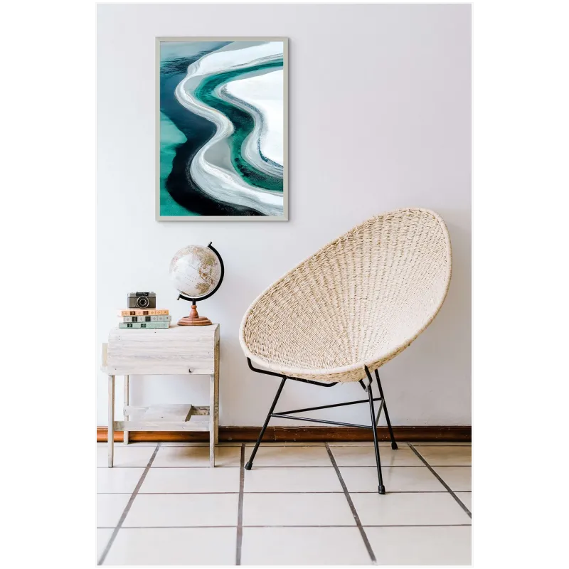 Αέρινη Παραλία: Γεωμετρική Φύση σε Ακουαρέλα