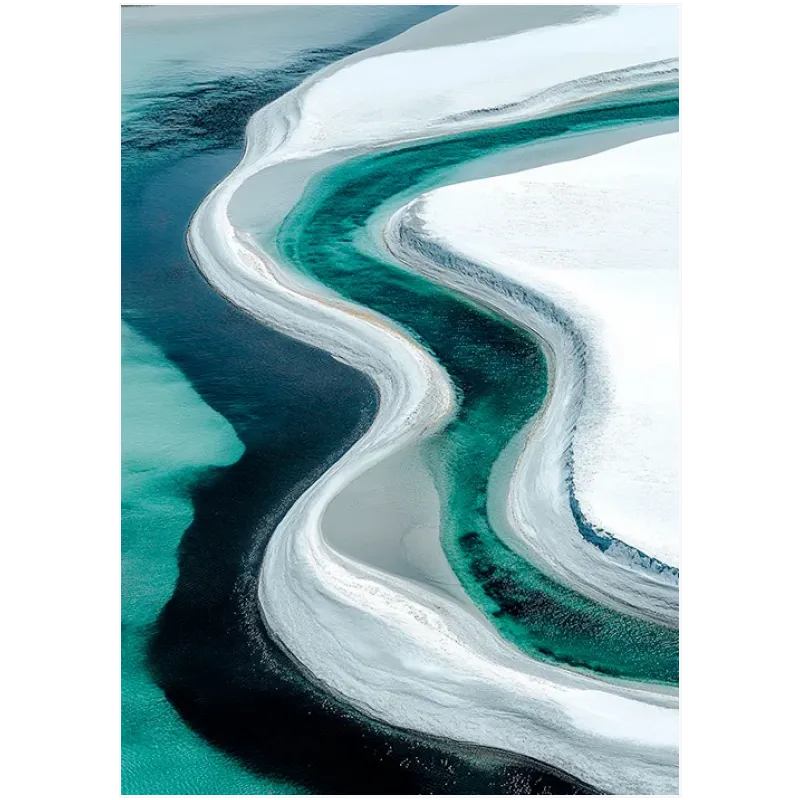 Αέρινη Παραλία: Γεωμετρική Φύση σε Ακουαρέλα