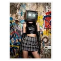 Γυναίκα με Τηλεόραση Urban Cyberpunk Στυλ