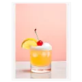 Δροσερό Κοκτέιλ Whiskey Sour με Κεράσι και Λεμόνι σε Ροζ Φόντο