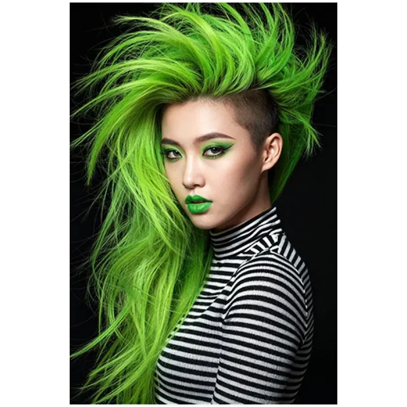 Πορτραίτο Γυναίκας Neon Punk με Πράσινα Μαλλιά
