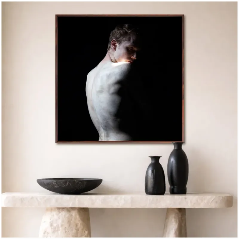 Ανδρικό Πορτραίτο Dramatic Chiaroscuro Μαύρο Φόντο