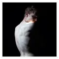Ανδρικό Πορτραίτο Dramatic Chiaroscuro Μαύρο Φόντο