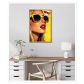 Γυναίκα Pop Art με Γυαλιά Ηλίου Κίτρινο