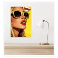 Γυναίκα Pop Art με Γυαλιά Ηλίου Κίτρινο