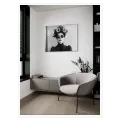 Γυναικείο Πορτραίτο Μόδας με Λουλούδια Ασπρόμαυρο