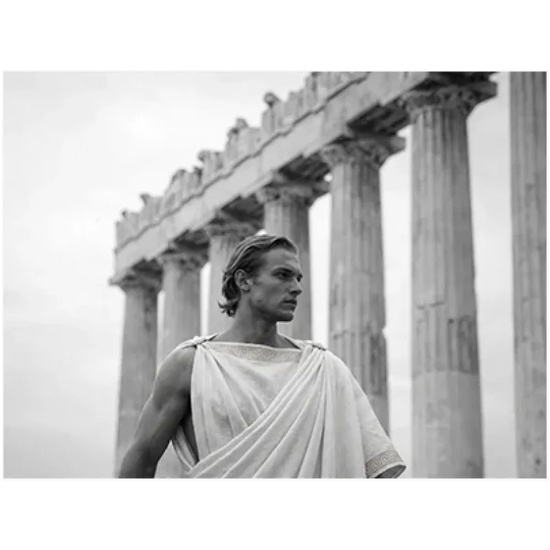 Αρχαίος Έλληνας Ήρωας σε Ασπρόμαυρο Φόντο