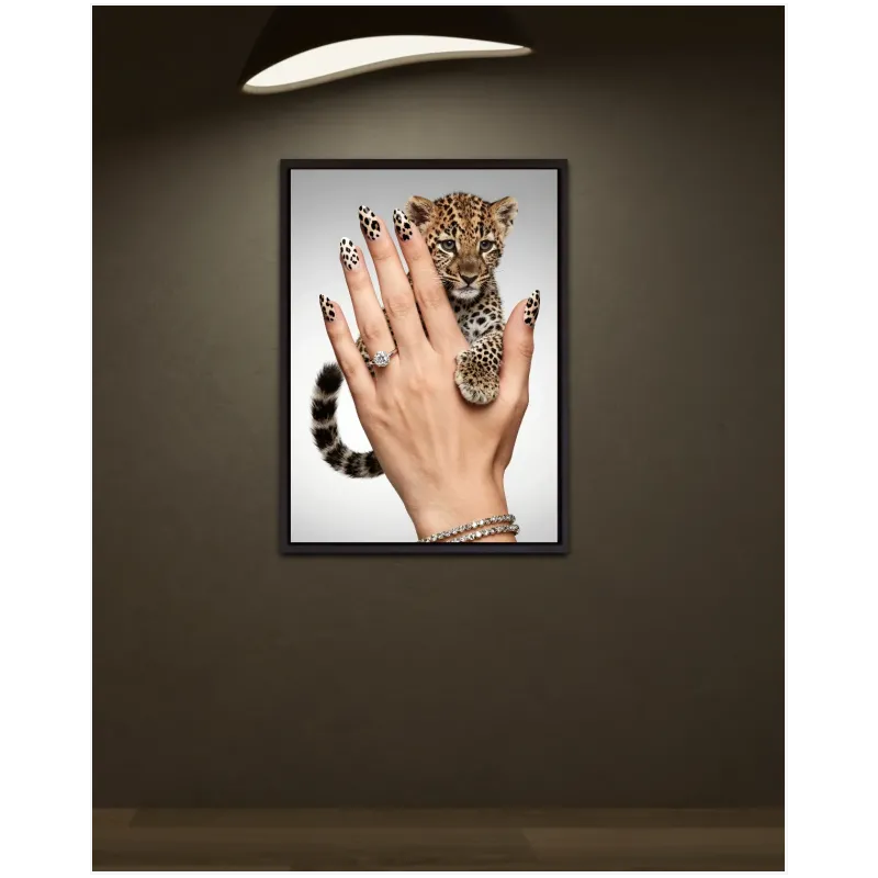 Μικρή Λεοπάρδαλη με Animal Print Νύχια