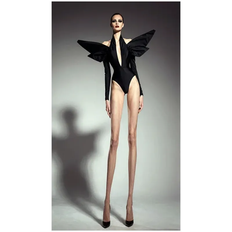 Γυναίκα Μοντέλο High Fashion Avant Garde Μαύρο